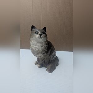 BESWICK  ENGLAND Brown And White PERSIAN CAT Figurine